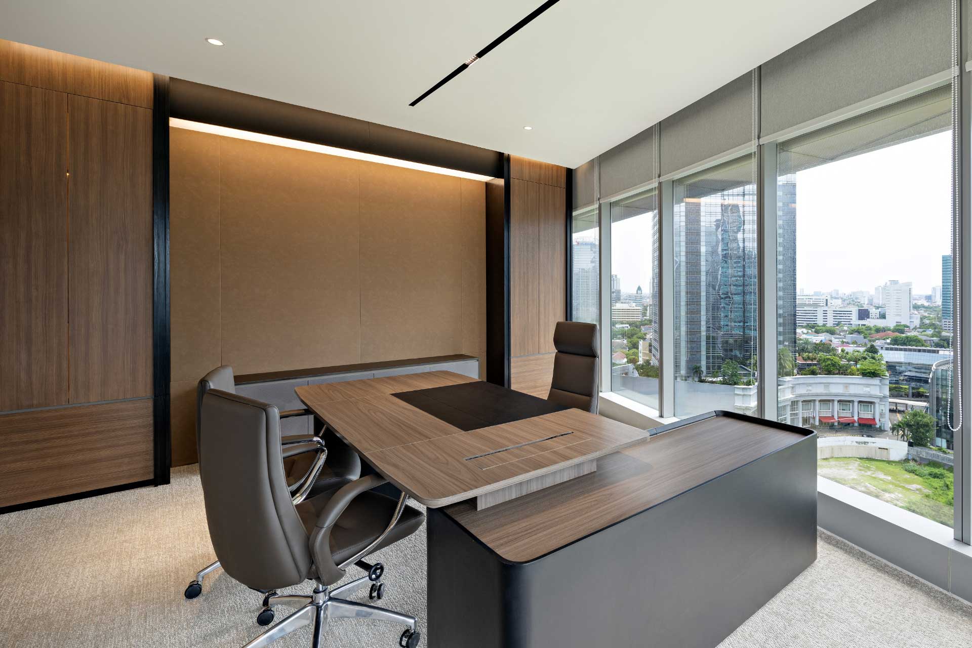 Flexible Workspace Design — office interior design by AI Associates